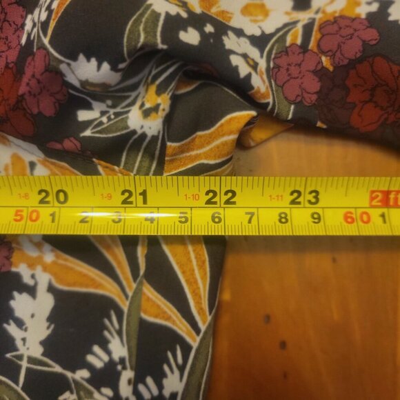 LOFT Floral Blouse Long Roll Tab Sleeves Button Down Blouse - Size L - Picture 6 of 8